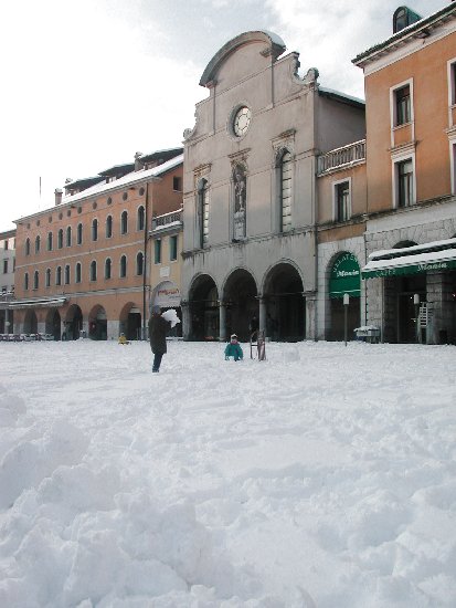 The liston of Belluno covered by snow Piazza Martiri Belluno.jpg