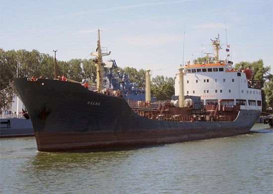 File:Russian Navy tanker Yel'nya.jpg