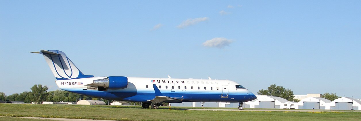 United Express CRJ-200 (299141348).jpg