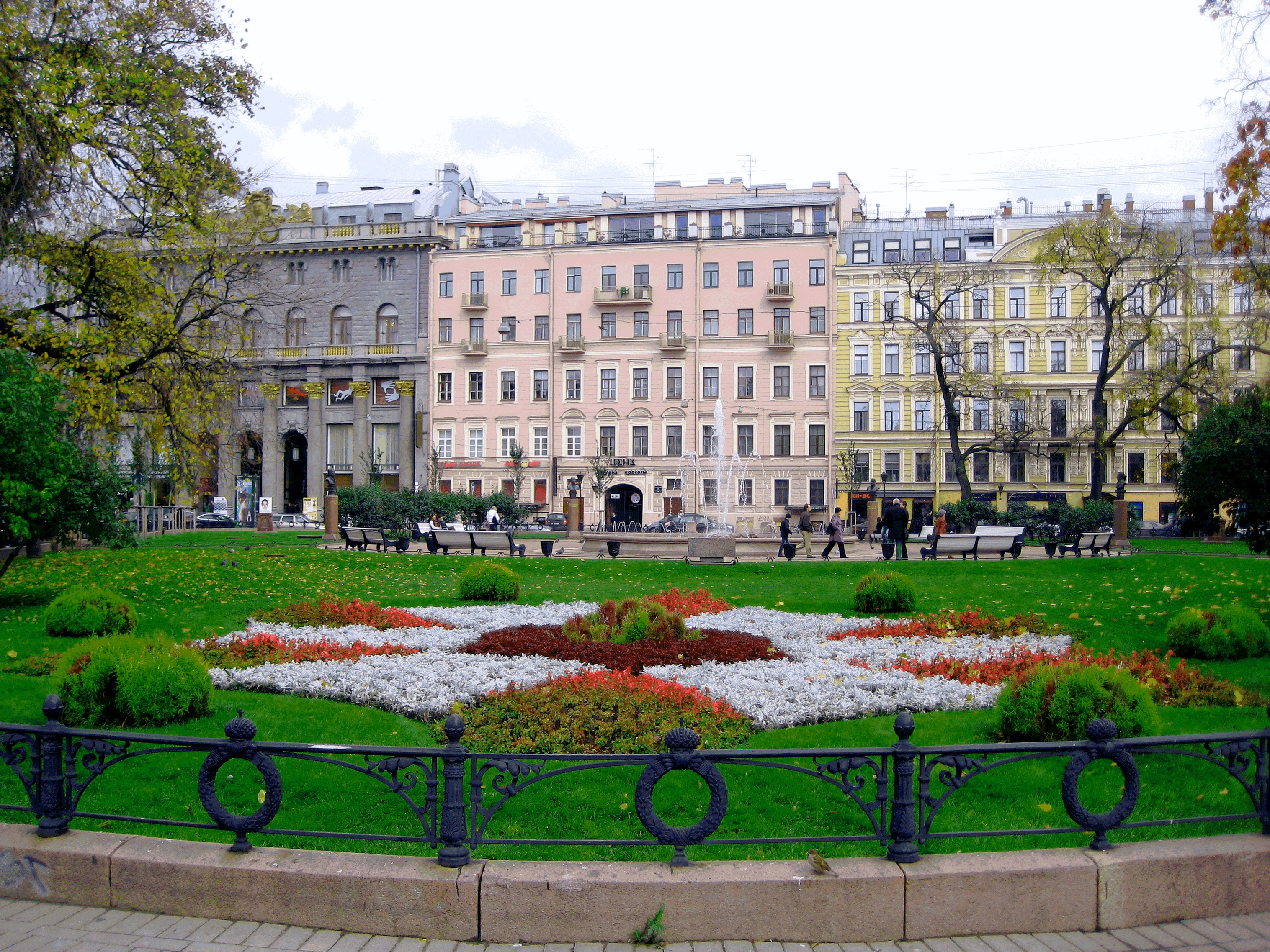 Манежная площадь санкт петербург. Manezhnaya Square. Манежная площадь 4 Санкт-Петербург. Манежная площадь Санкт-Петербург осень. Манежная улица 11.