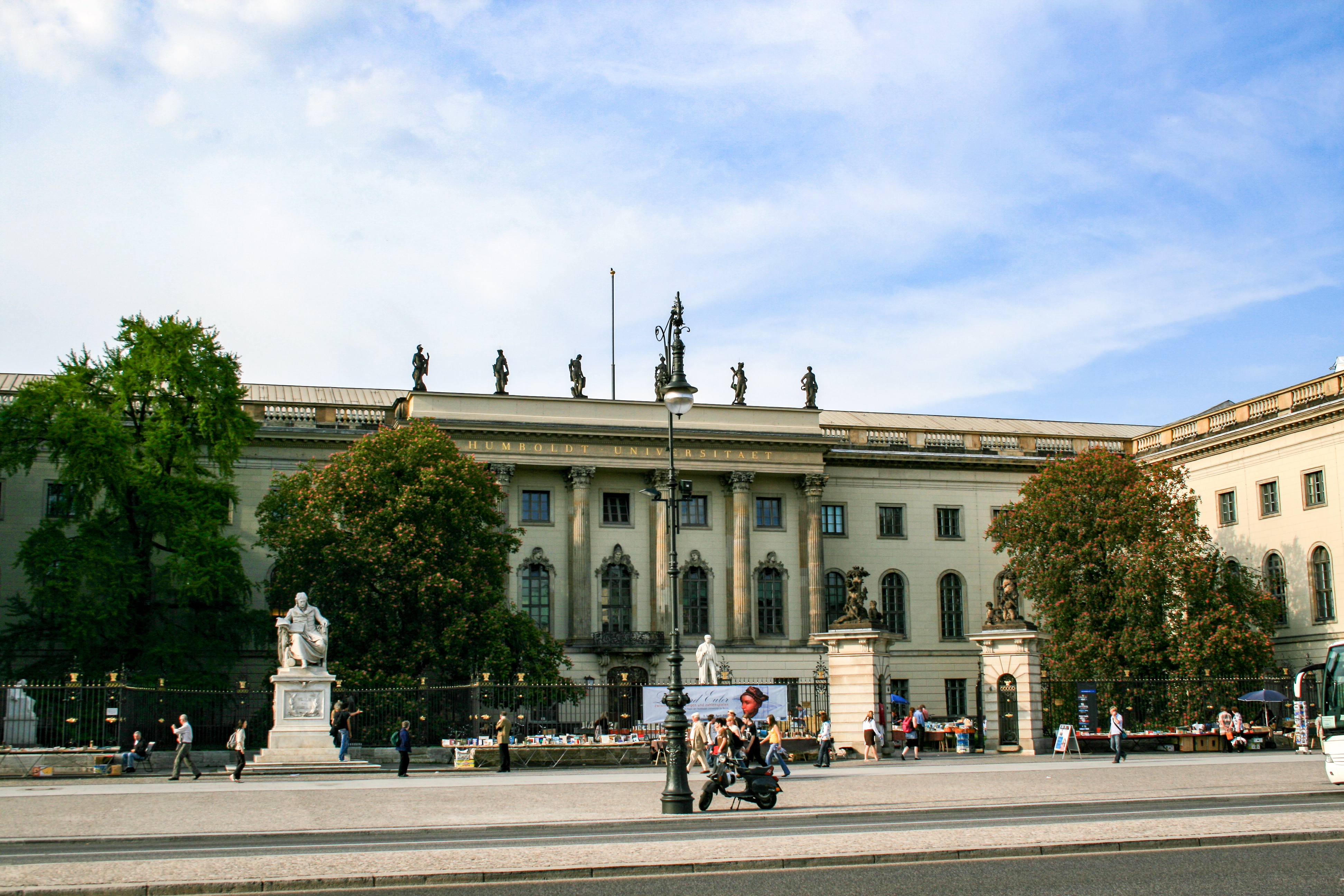 Берлина 10. Humboldt-Universität zu Berlin факультеты. Берлин 10 квадрат.