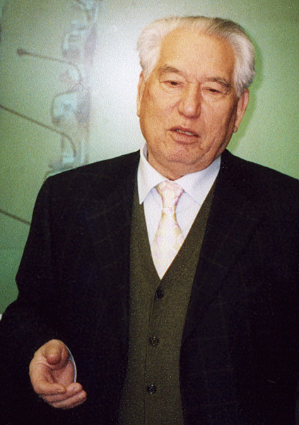 File:Aitmatov2007.jpg