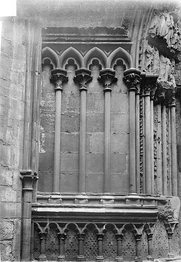 File:Basilique Saint-Denis - Portail du transept sud, arcatures de l'ébrasement gauche - Saint-Denis - Médiathèque de l'architecture et du patrimoine - APMH00016244.jpg