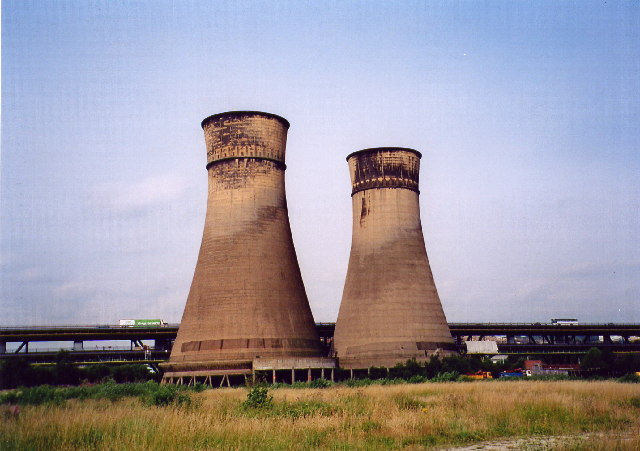 File:Blackburn Meadows cooling towers - geograph.org.uk - 37873.jpg