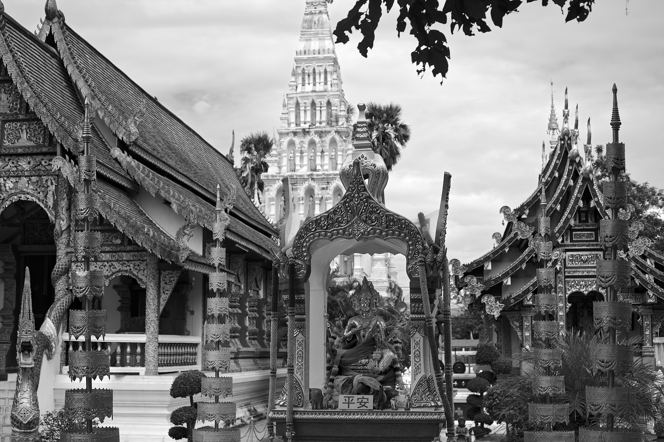 Brahma-at-wat-chedi-liam-wiang-kum-kam-chiang-mai-thailand.jpg