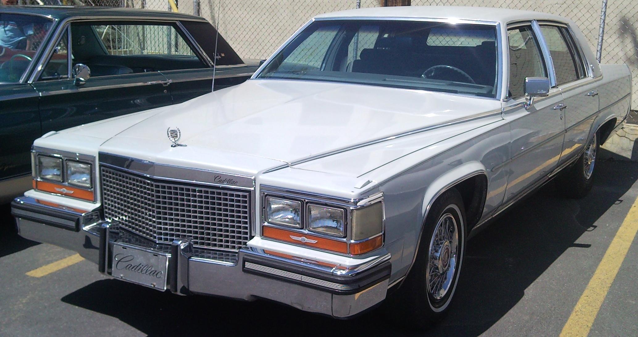 Cadillac Brougham 1987 обои 2