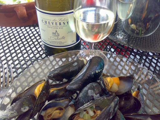 File:Cheverny wine and mussles food pairing.jpg