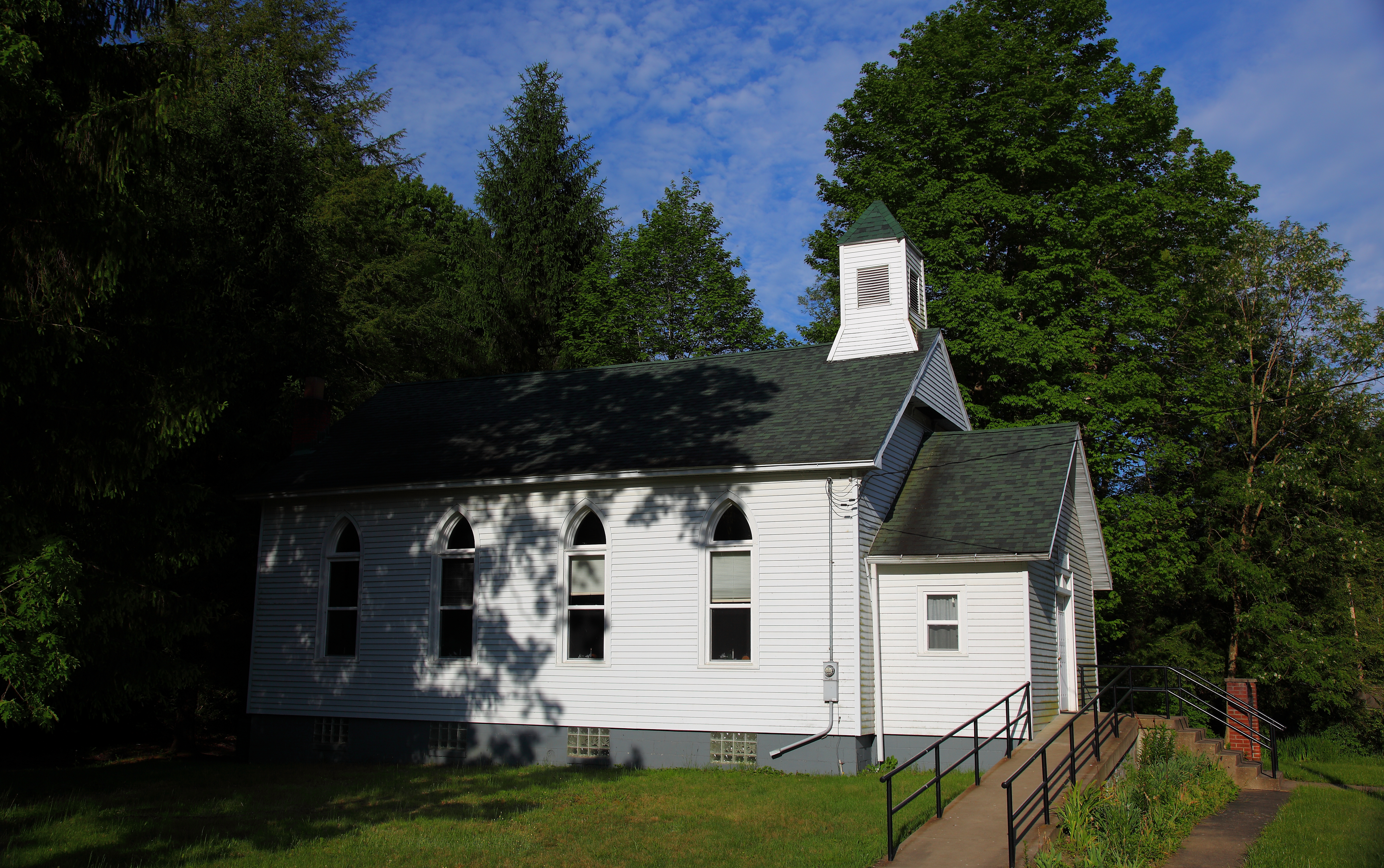 Church mine. Здания баптистских церквей в США. Church Cherry Grove, West Virginia. Западная Вирджиния: музей снежного человека Западной Вирджинии. Huntington West Virginia ROCOR Church.