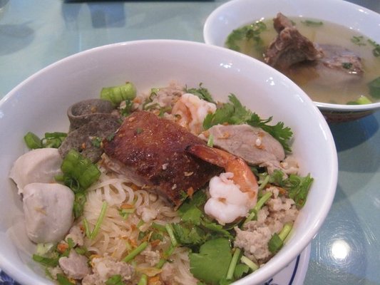 File:Driedphnompenhnoodles.jpg