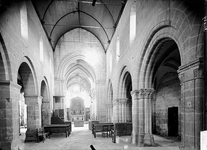 File:Eglise - Nef, vue de l'entrée - Lhuys - Médiathèque de l'architecture et du patrimoine - APMH00031029.jpg