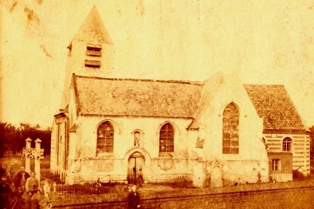 De kerk van Provin, ingehuldigd in 1728, gerestaureerd in 1814 en verwoest in 1892.