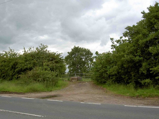 File:Gate into farmland off the A614 road near Finningley - geograph.org.uk - 1347134.jpg