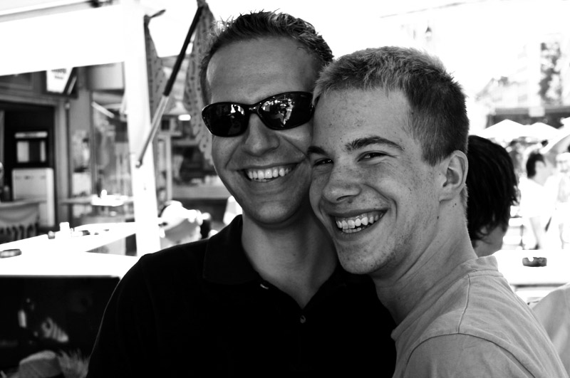 File:Gay Couple Savv and Pueppi 04.jpg