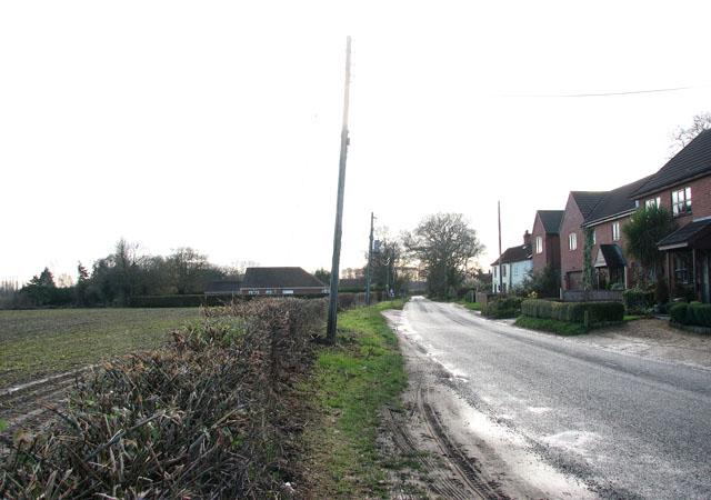 File:Houses in Chapel Road - geograph.org.uk - 1611301.jpg