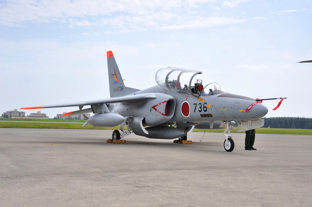 JASDF kawsaki T-4.jpg