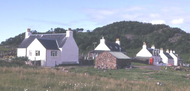 File:Kenmore - geograph.org.uk - 7784.jpg