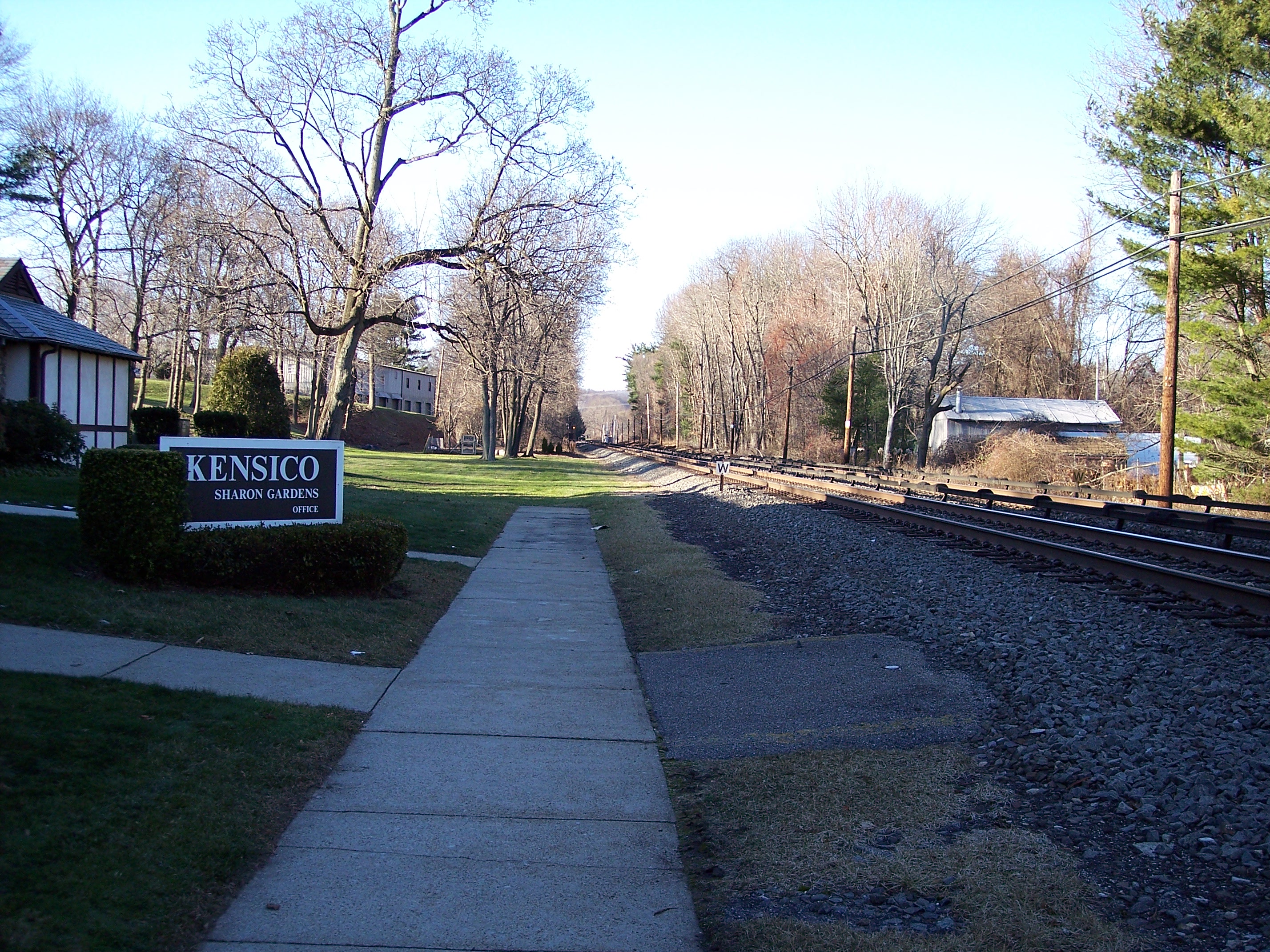 File Kensico Cemetery Train Station Jpg Wikimedia Commons