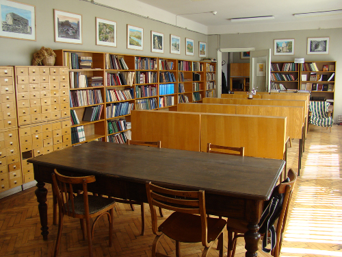 File:Library of National Centre of Manuscripts.jpg