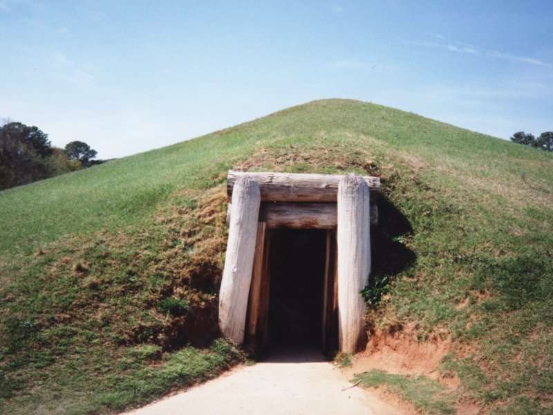 File:Macon Ocmulgee Earth Lodge.jpg