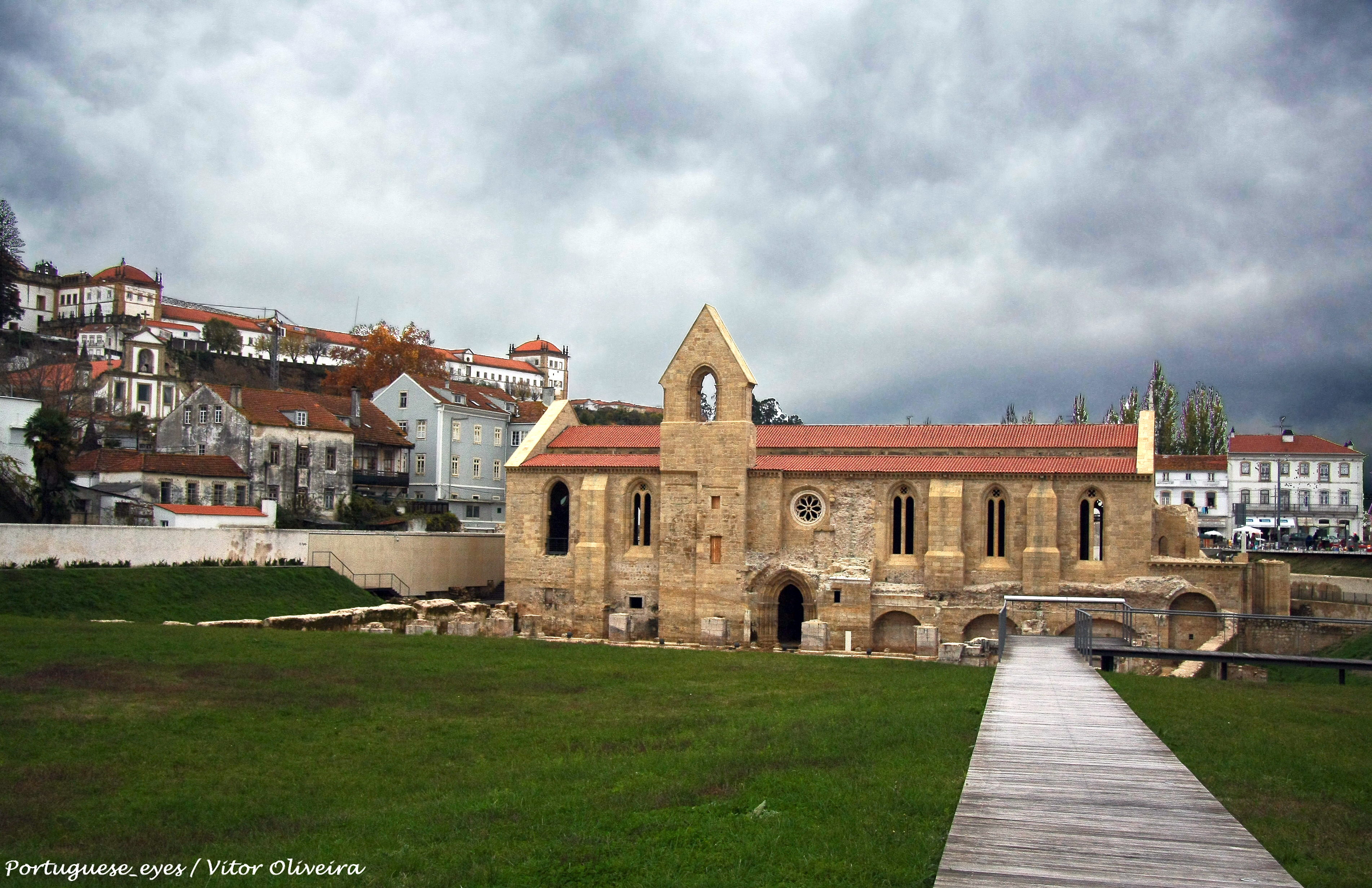 File:Mosteiro de Santa Clara-a-Velha - Coimbra - Portugal (32764665833).jpg  - Wikimedia Commons