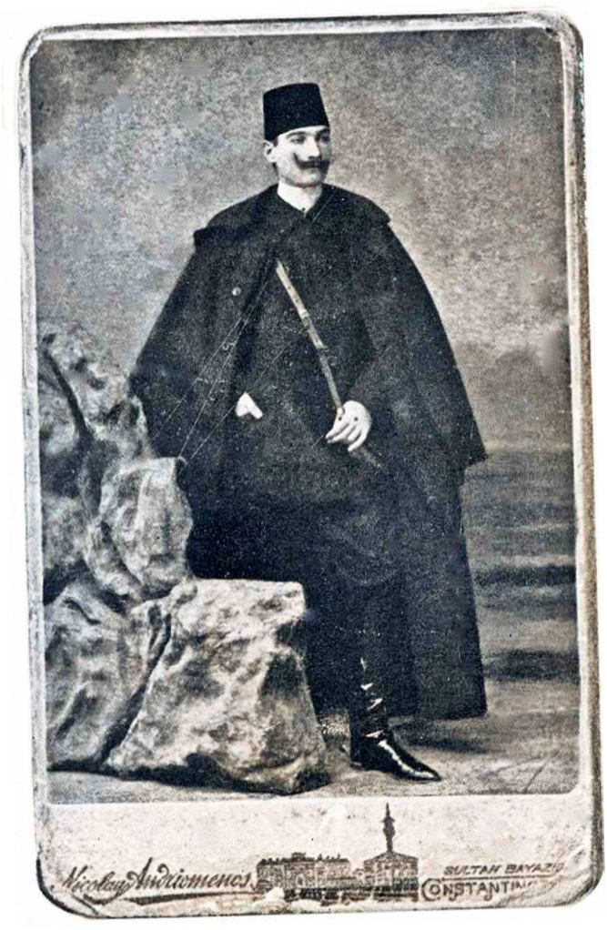 Kemal el día de su graduación de la Academia de Guerra en 1905.