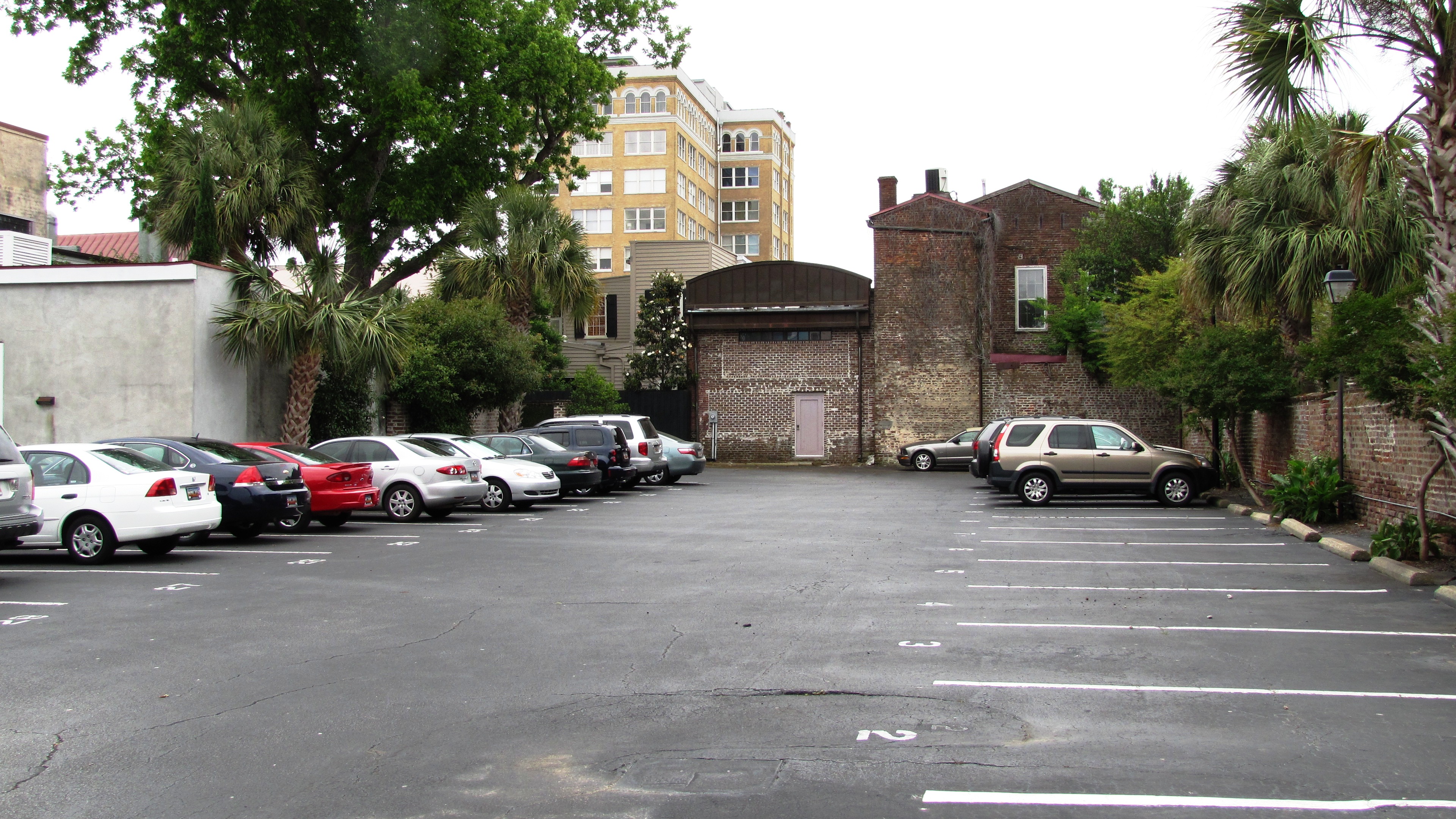 File:Old-slave-mart-rear-parking-lot-sc1.jpg - Wikimedia Commons