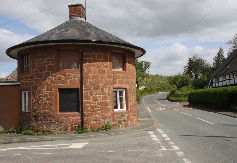 File:Old Toll House, Ruyton-XI-Towns (geograph 6114732).jpg