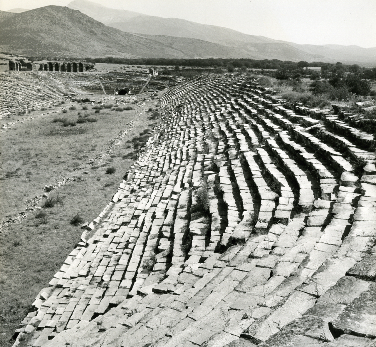 File:Paolo Monti - Servizio fotografico (Aphrodisias, 1962) - BEIC  6362090.jpg - Wikimedia Commons