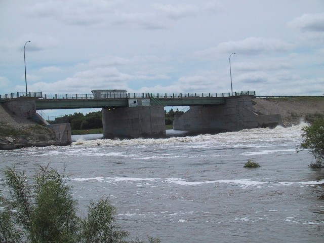 File:RedRiverFloodwayInletStructure.jpg