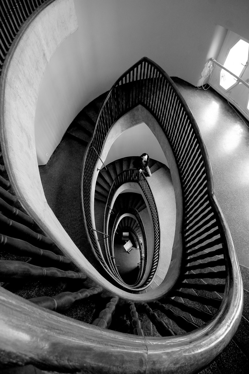 STAIRCASE - Definição e sinônimos de staircase no dicionário inglês