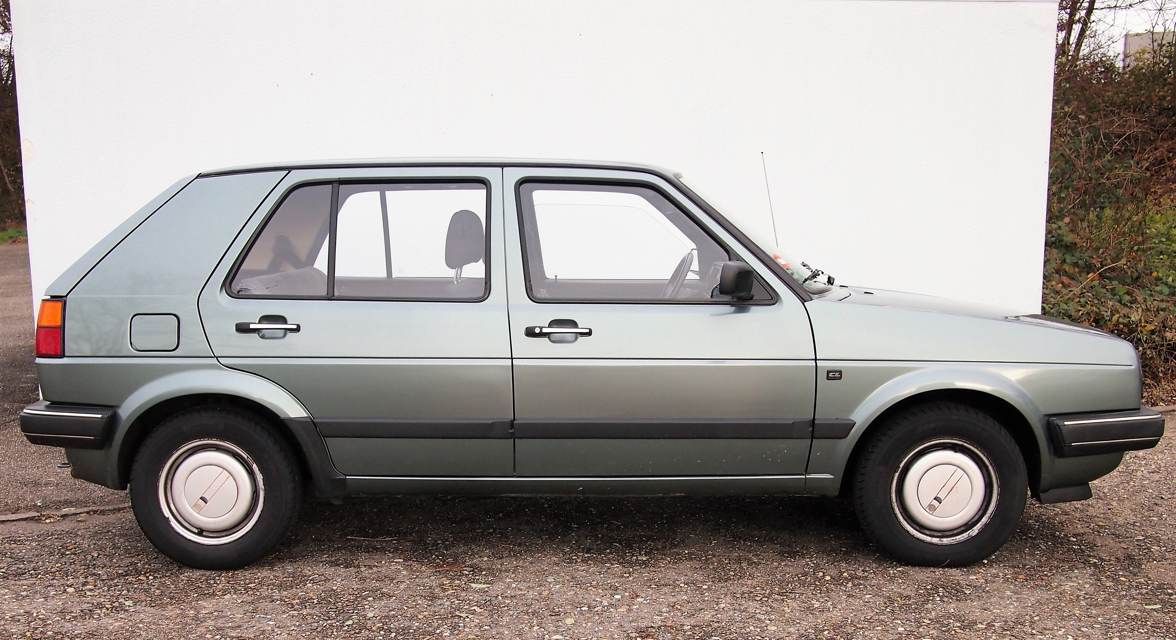 File:VW Golf II production Year July 1988 right lateral view.jpg