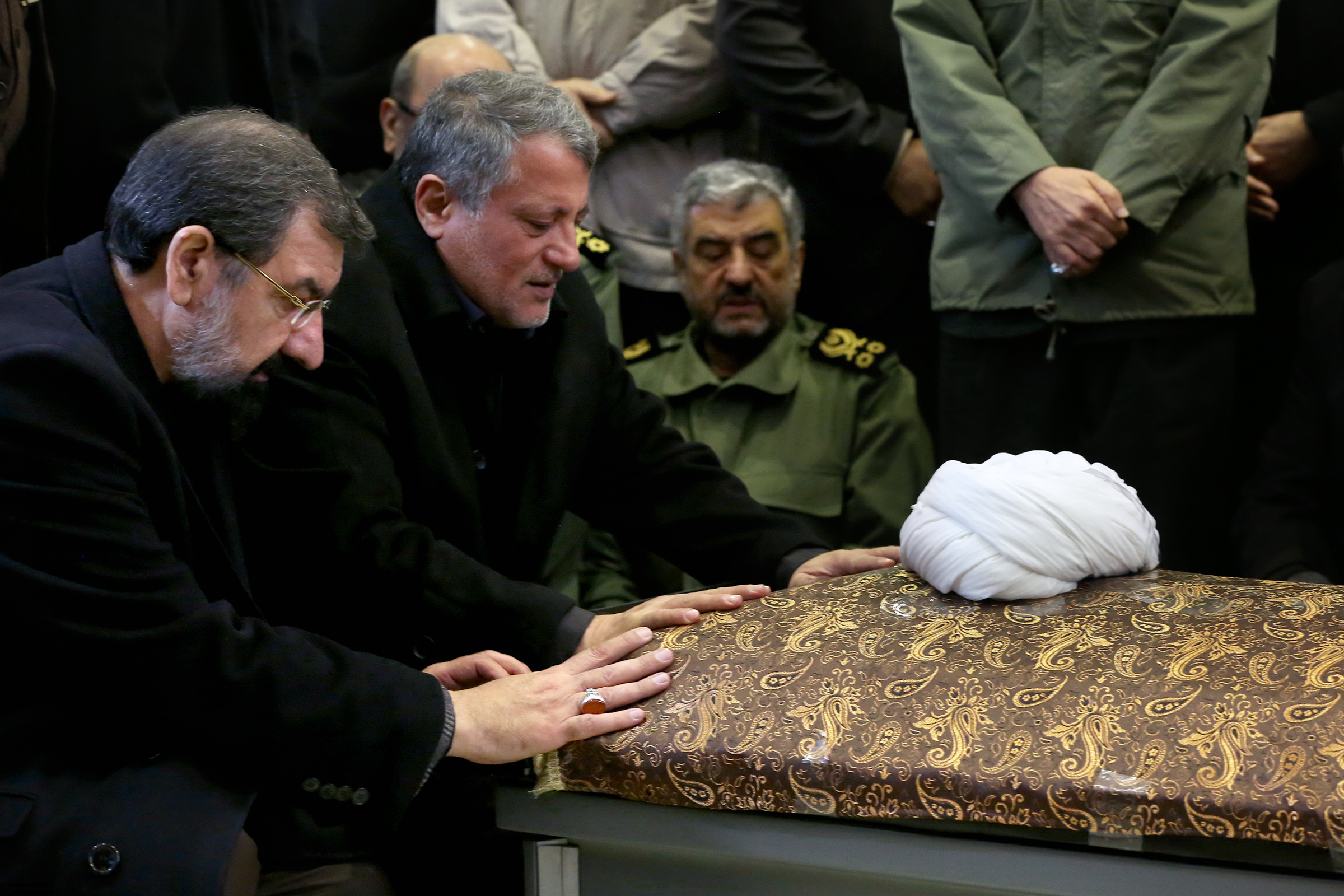 https://upload.wikimedia.org/wikipedia/commons/5/50/Akbar_Hashemi_Rafsanjani%27s_funeral_12.jpg