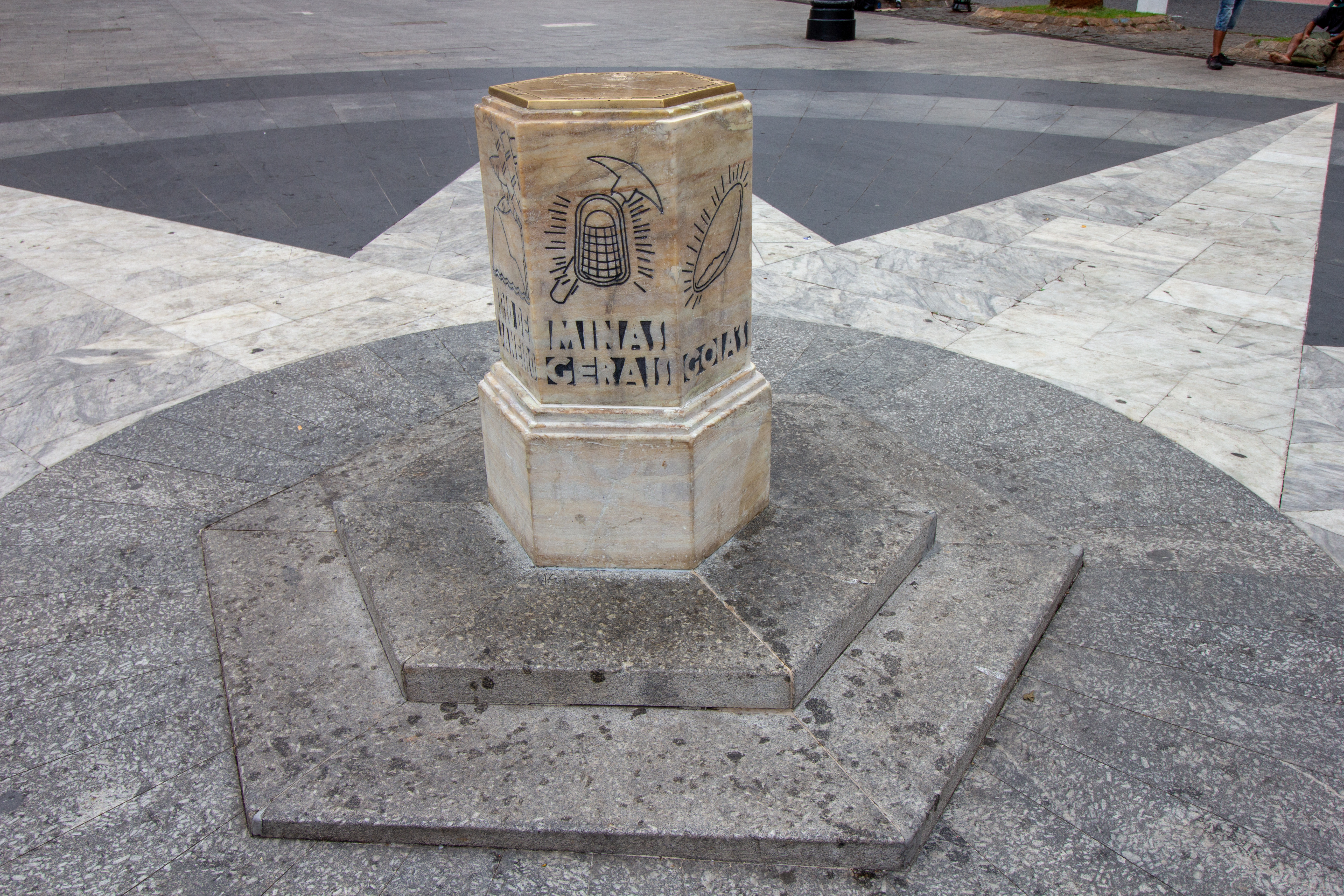 A Praça da Sé é o centro geográfico da capital paulista. No local está o  Marco Zero e é partir dele que são medidas as distâncias das ro…