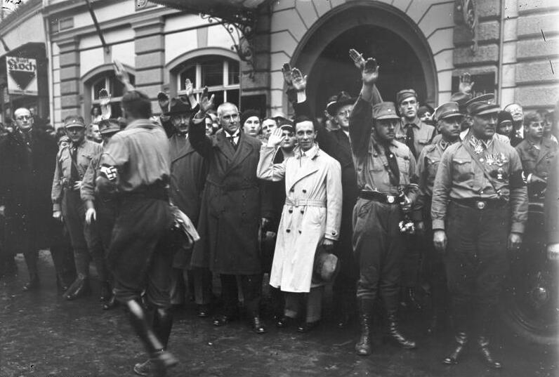 File:Bundesarchiv Bild 102-10543, Weimar, Aufmarsch der Nationalsozialisten.jpg