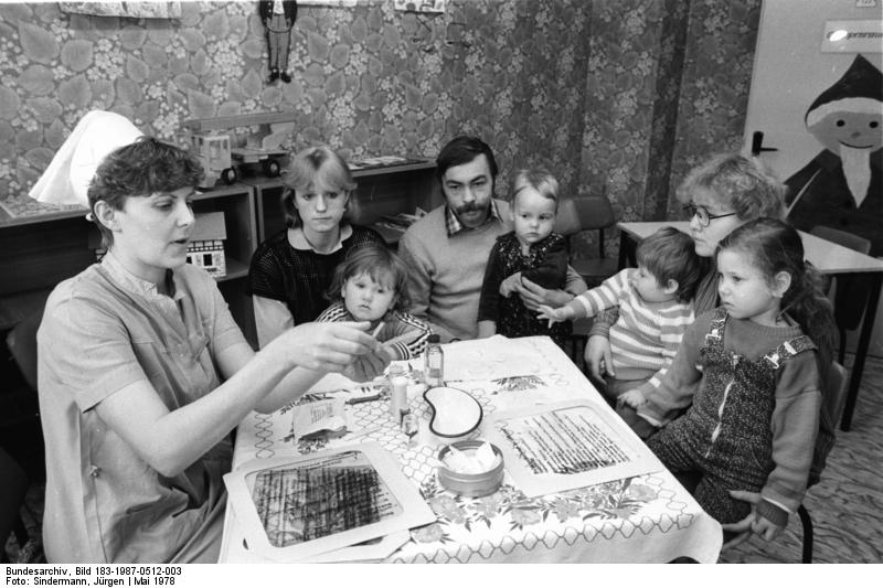 File:Bundesarchiv Bild 183-1987-0512-003, Rostock, Diabetikerbetreuung- stationäre Stoffwechseleinstellung.jpg