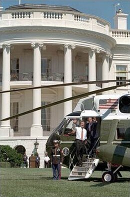 File:Bush and Fox boarding in Marine One.jpg