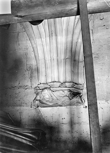 File:Château - Donjon. Console sculptée, Personnage - Vincennes - Médiathèque de l'architecture et du patrimoine - APMH00016377.jpg