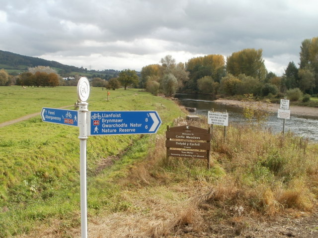 Cycle route 46 signposts, Abergavenny - geograph.org.uk - 2157841