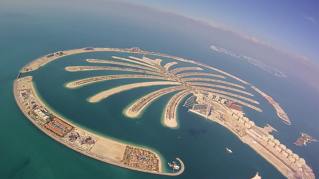 Dubai firefighters aided by water jetpacks – video, World news