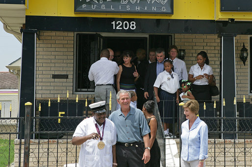 File:Fats Domino, George W. and Laura Bush, Lower 9th Ward of New Orleans, Louisiana - 20060829.jpg