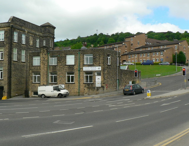 File:Ferncliffe Road, Bingley - geograph.org.uk - 1344232.jpg