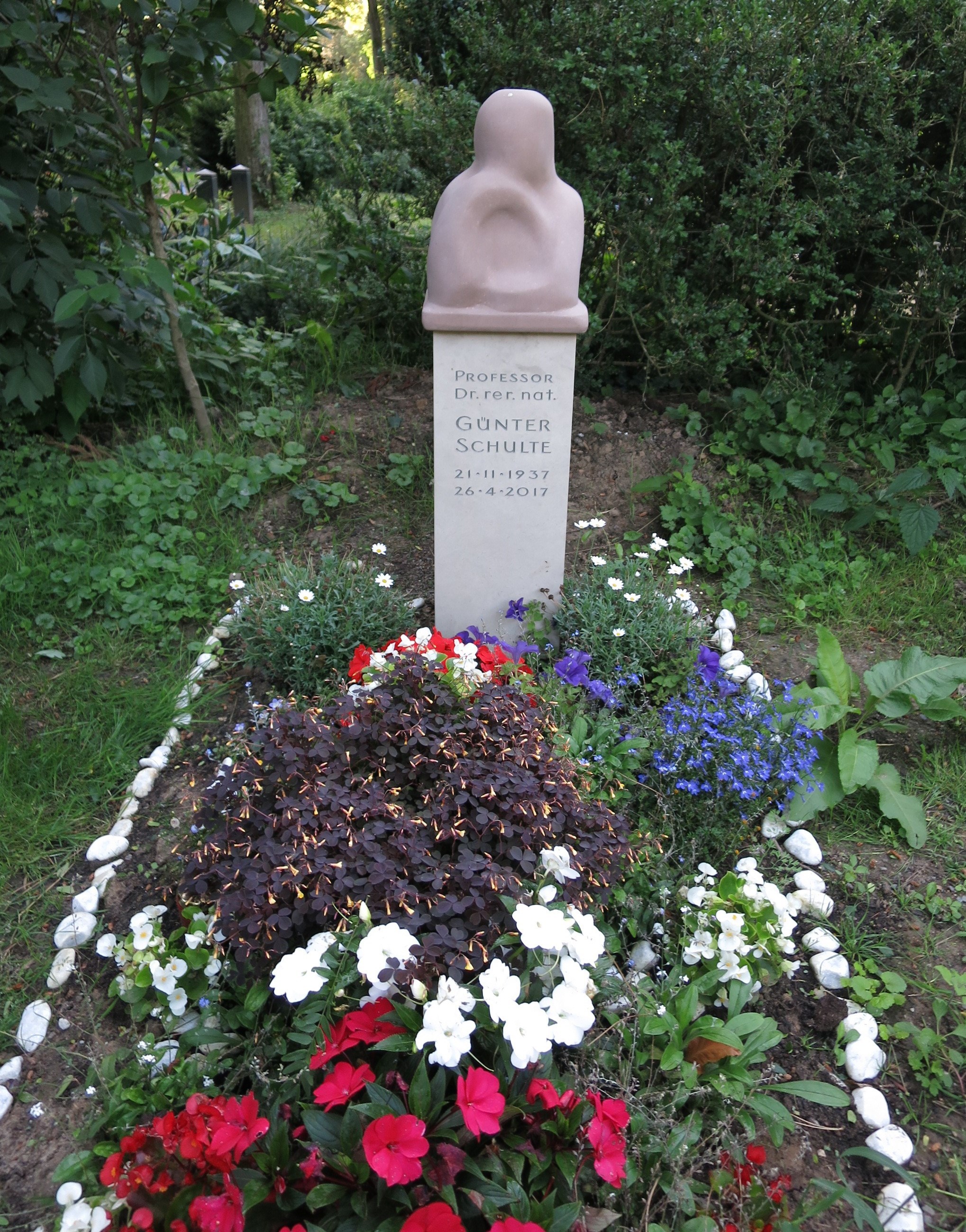 Grab auf dem Kölner Südfriedhof (Juni 2018)