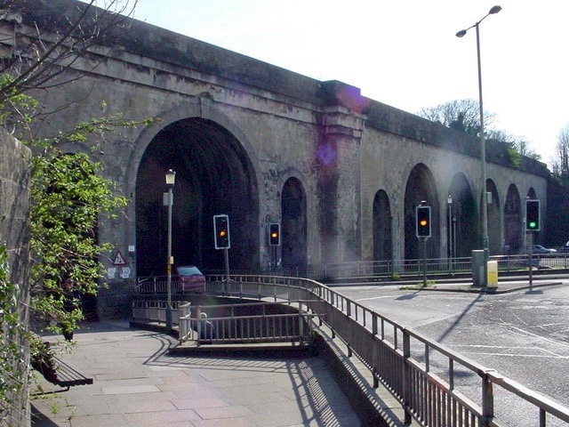 File:GWR arches Chippenham - geograph.org.uk - 1420958.jpg