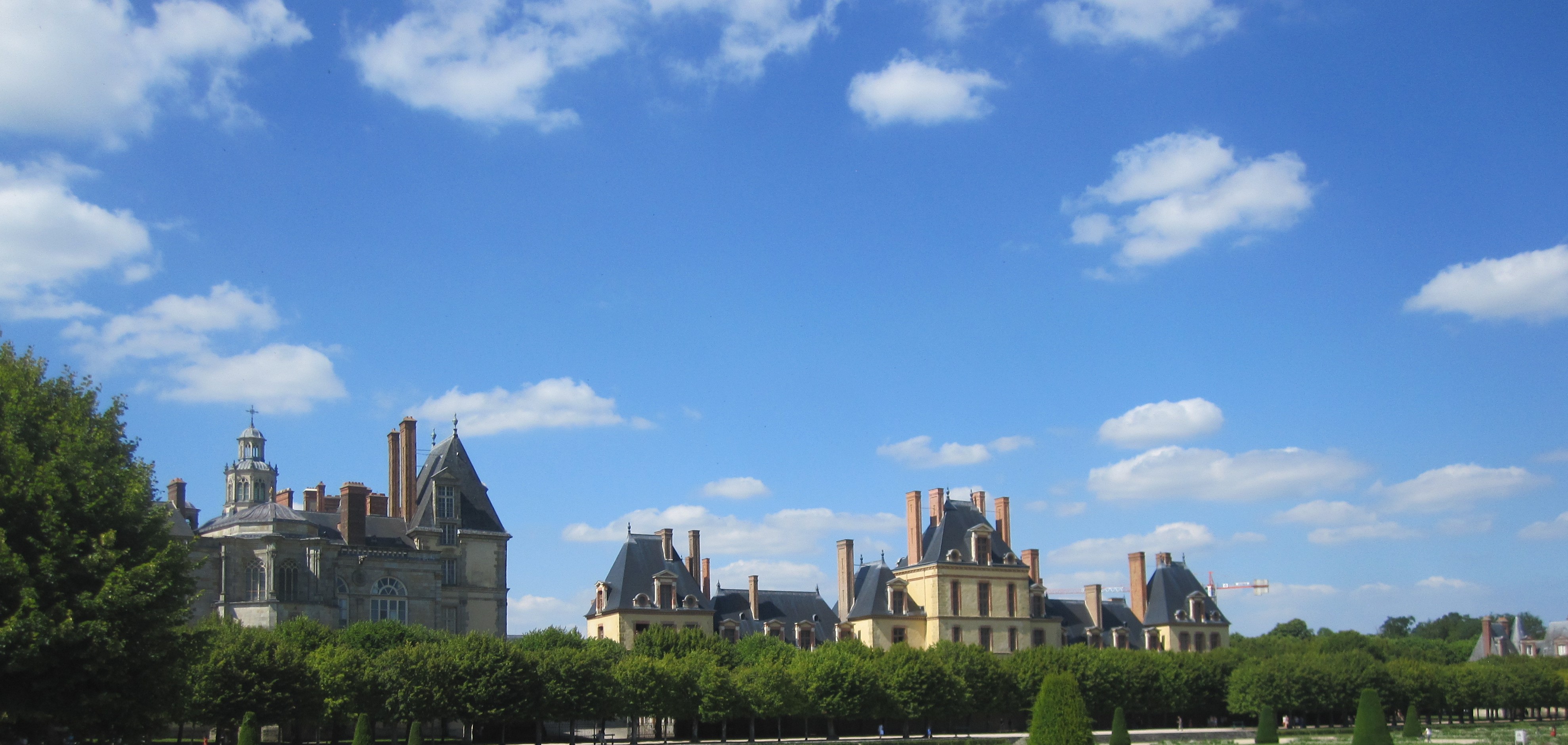 File:Gardens overlooking Château de Fontainebleau.jpg - Wikimedia