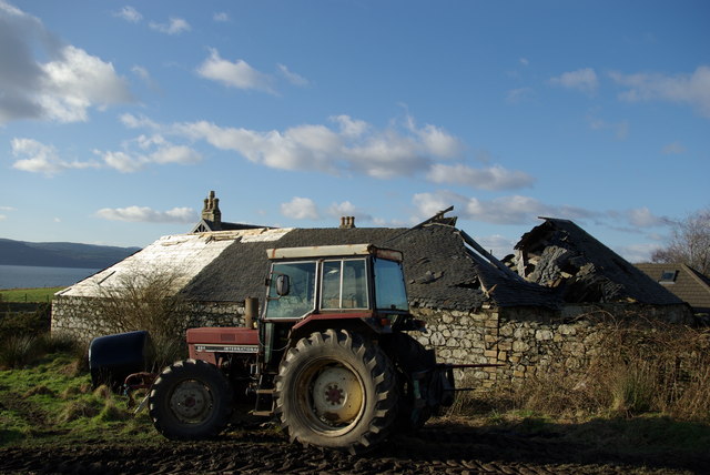 File:Hazelwood Farm - derelict outbuilding and tractor - geograph.org.uk - 1163418.jpg