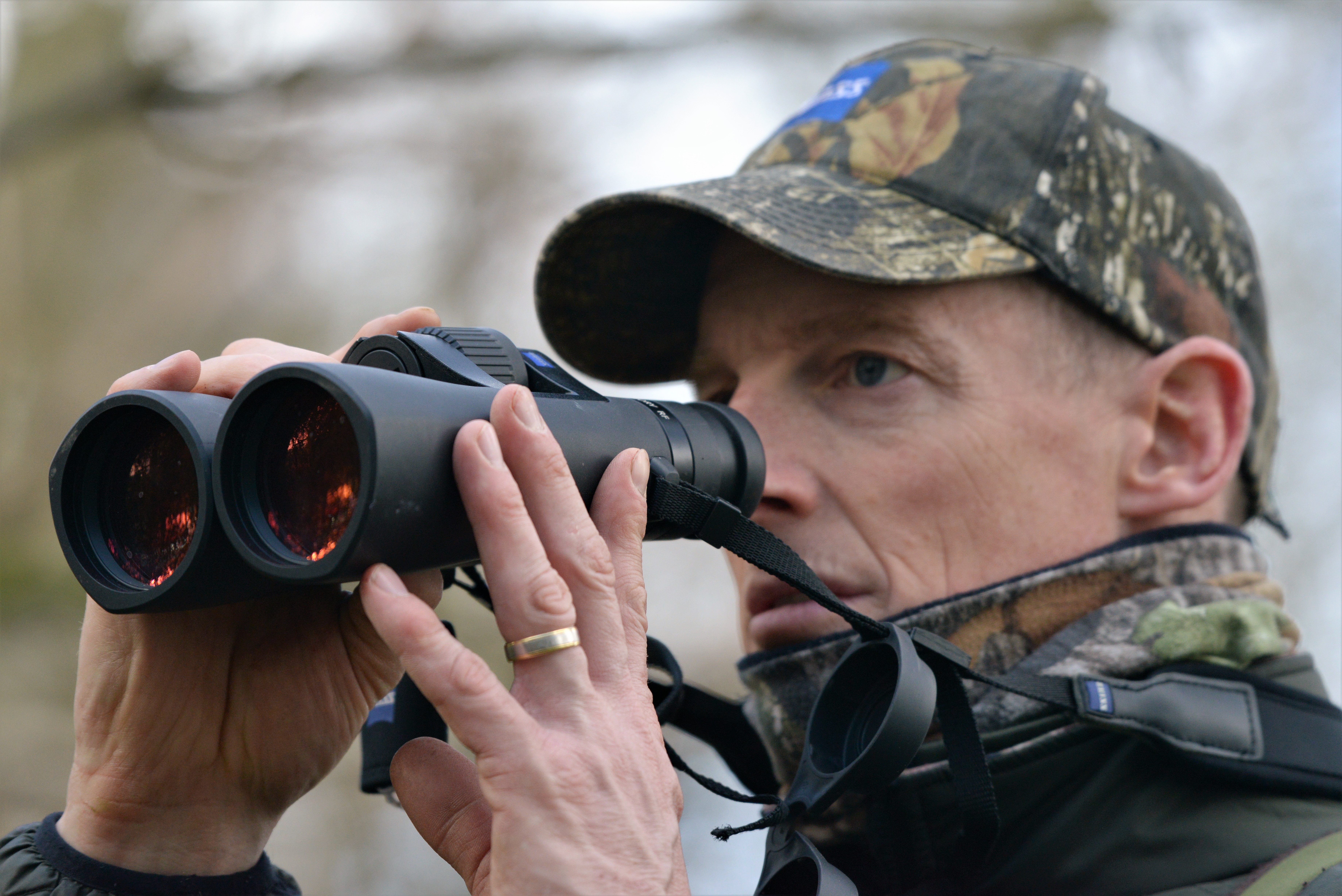 File:Hunter with binoculars 01.jpg - Wikimedia Commons