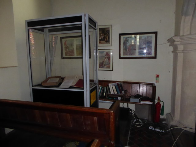 File:Inside St John the Baptist, White Ladies Aston (I) - geograph.org.uk - 4886858.jpg