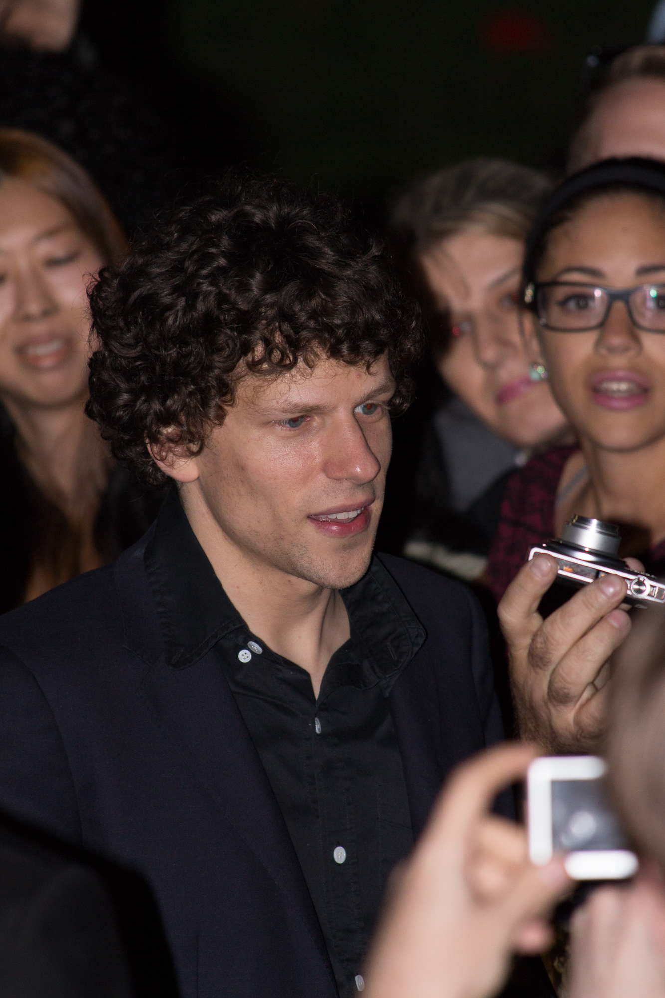 Файл:Jesse Eisenberg Toronto International Film Festival 2013.jpg —  Википедия