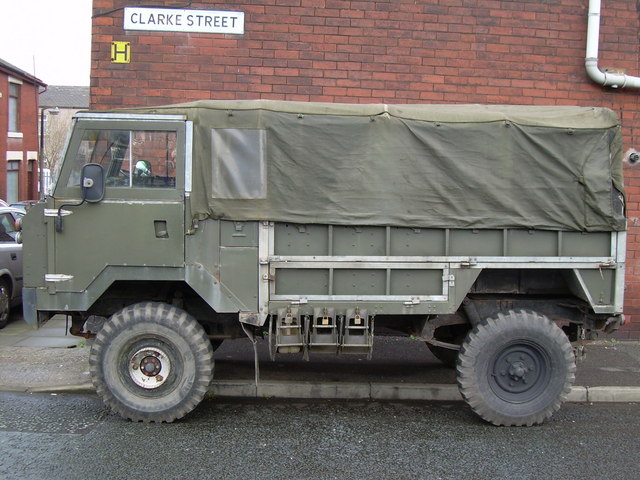 Land_Rover_101_-_geograph.org.uk_-_321220.jpg