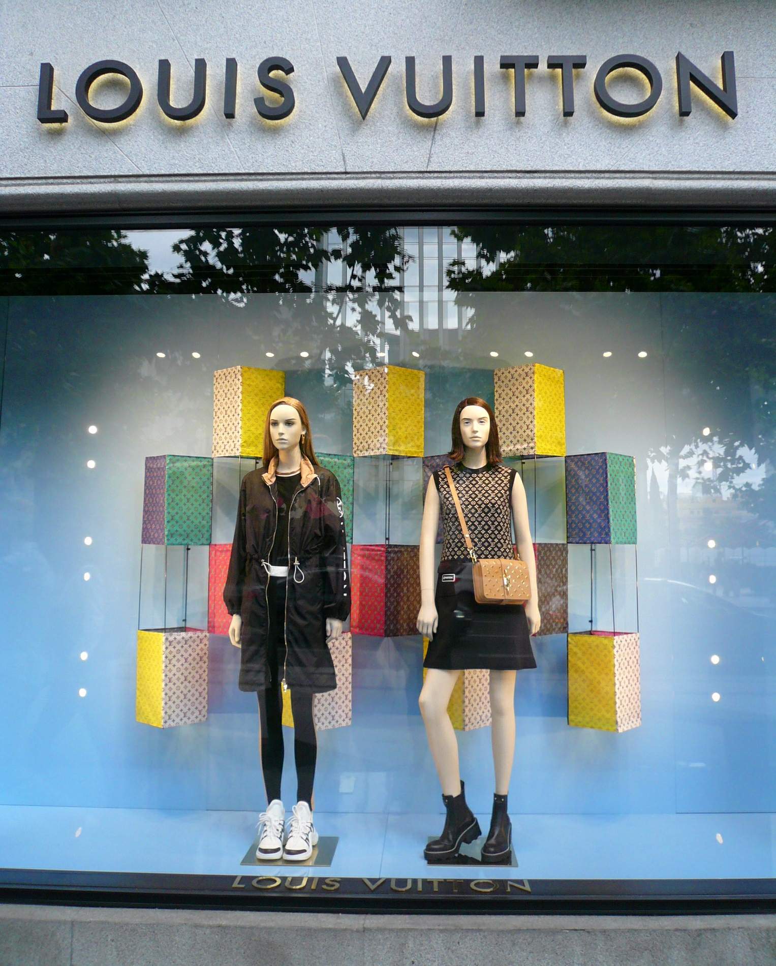 Louis Vuitton shop in Serrano street Golden Mile Salamanca distric on  Fotografía de noticias - Getty Images